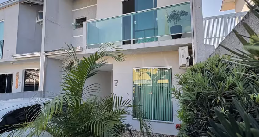 Casa com 3 quartos para alugar na Rua dos Caruaras, 72, Petrópolis, Joinville