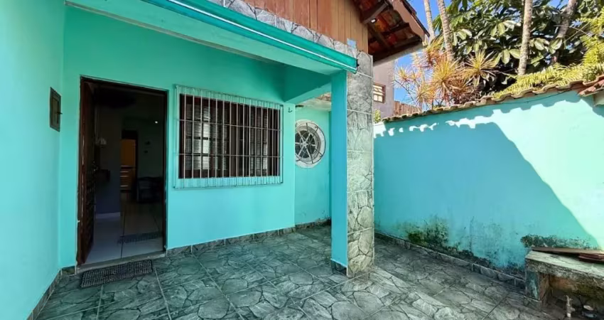 Casa em ótima localização, apenas 300 metros do mar em itanhaém/sp