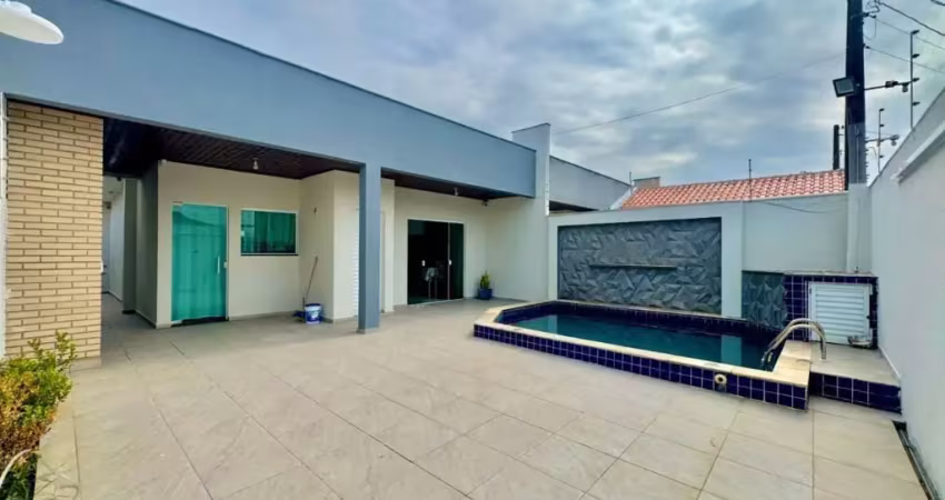 Linda casa com piscina apenas á 50 metros da praia em itanhaém, litoral de são paulo