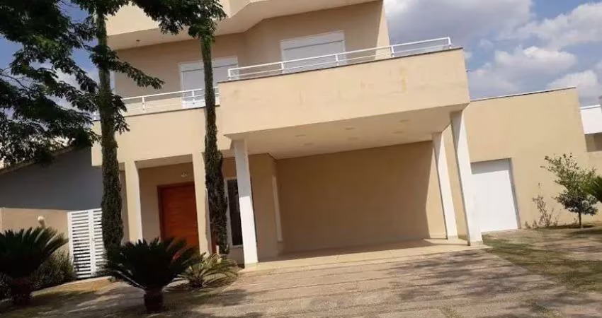 Casa de condomínio sobrado para venda tem 330 metros quadrados com 4 quartos