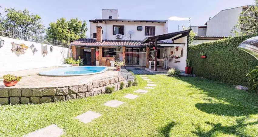 Linda casa 235m² estilo espanhol bairro guarujá  3 quartos, suíte 4 vagas para carro, piscina.