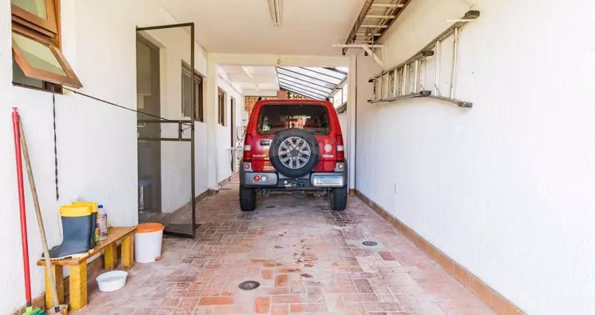 Linda casa 235m² estilo espanhol bairro guarujá  3 quartos, suíte 4 vagas para carro, piscina.