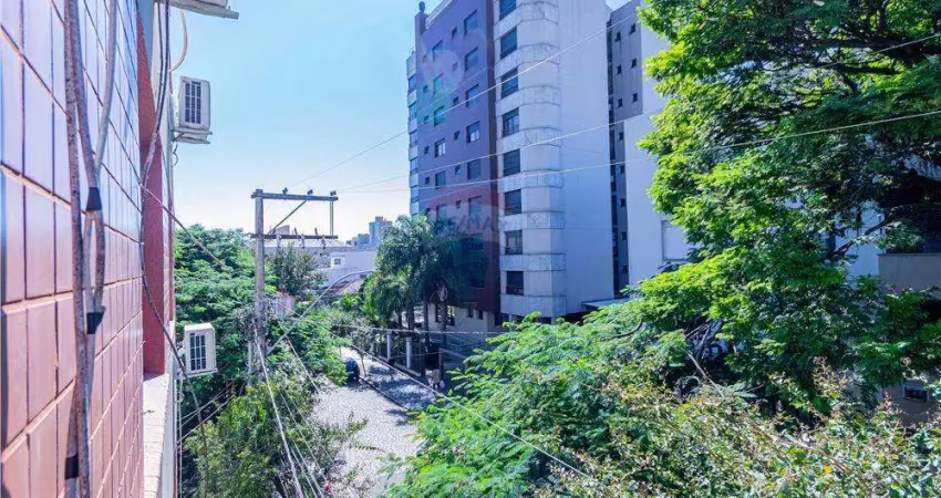 Apartamentoa venda de 1 dormitório, 42 m, vaga e elevador no coração do menino deus : r$ 310.000,00