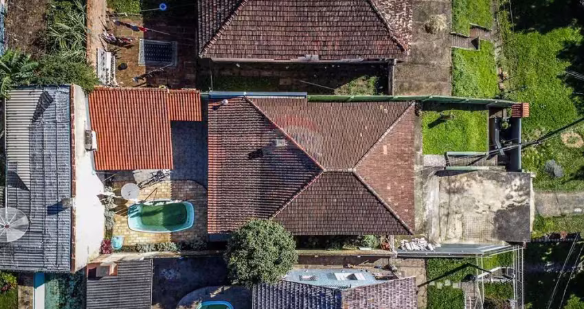 Casa de 03 dormitórios em rua tranquila com piscina - conforto e qualidade!