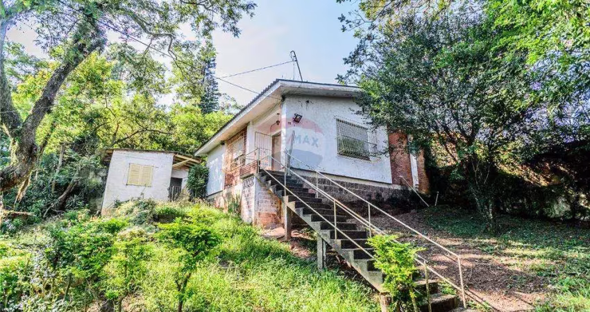 Casa de 03 dormitórios em esquina privilegiada no condomínio jd medianeira