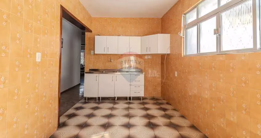 Casa com 6 dormitórios e 3 banheiros á venda , 210m² por r$698.000,00