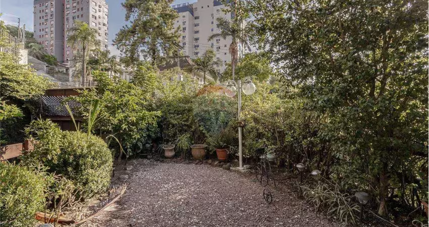 Venda facilitada de grande casa residencial/comercial ao lado do hospital moinhos de vento