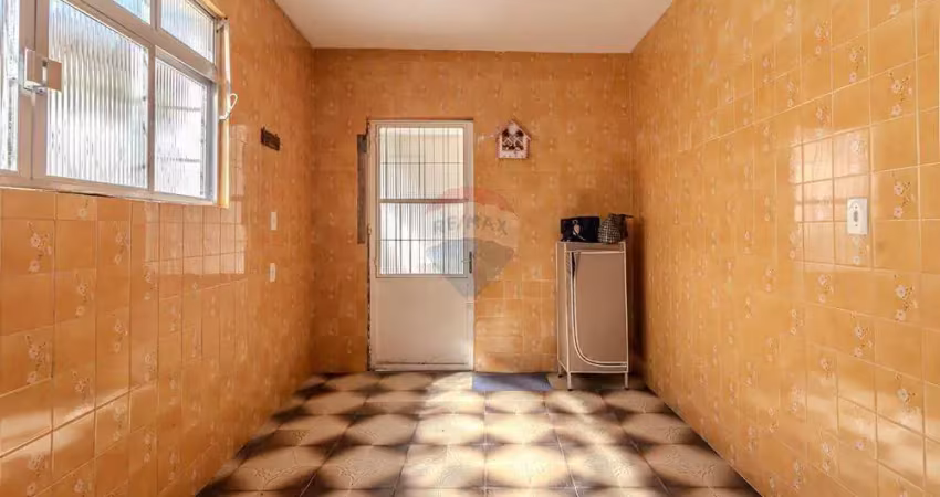 Casa com 6 dormitórios e 3 banheiros á venda , 210m² por r$698.000,00
