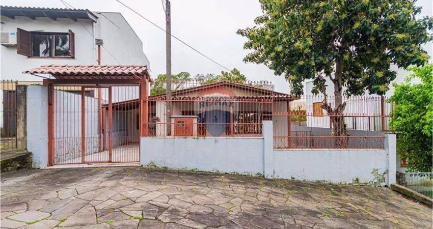 Casa com 3 quartos à venda na Rua Cunha Neto, 334, Nonoai, Porto Alegre