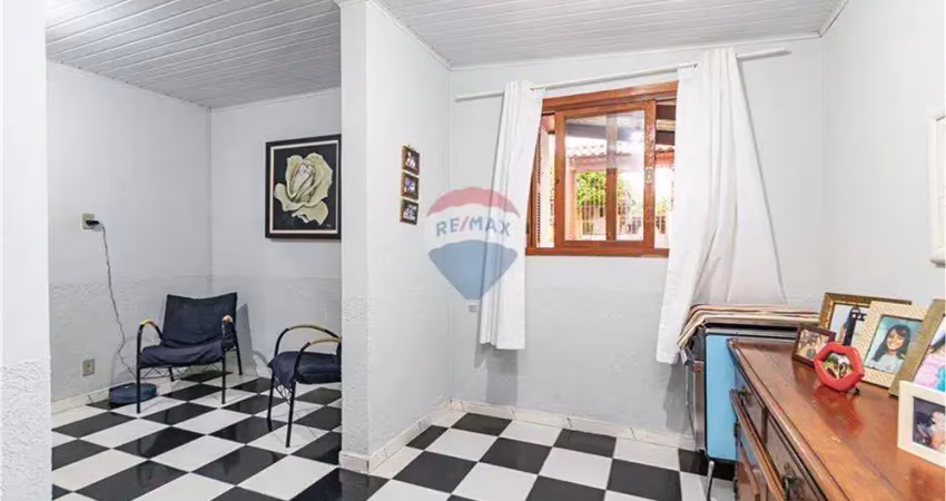 Casa com 3 quartos à venda na Rua Cunha Neto, 334, Nonoai, Porto Alegre