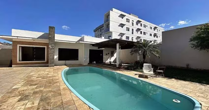 Casa com 4 quartos para alugar no Camobi, Santa Maria 