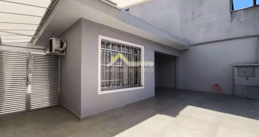 Casa térrea com 3 dormitórios, sendo 1 suíte com ar-condicionado à venda, localização privilegiada