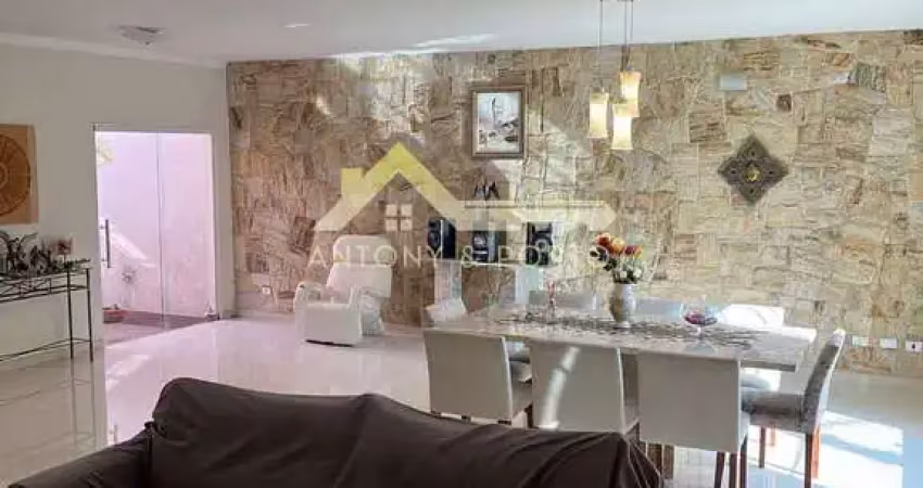 Casa térrea super confortável à venda - 3 dormitórios amplos sendo 1 suíte, localização privilegiad