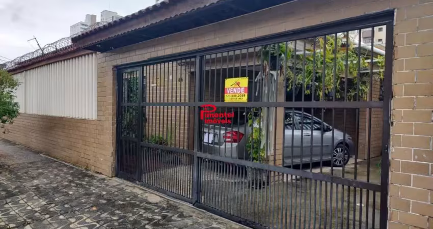 Casa isolada  c/ 03 dormitórios para venda bairro aviação - praia grande -sp