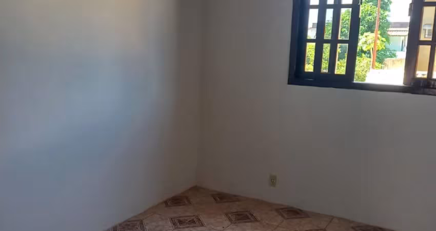 Alugo excelente sobrado amplo com 110m2 com 02 quartos, entrada independente prox. adonai supermercado,