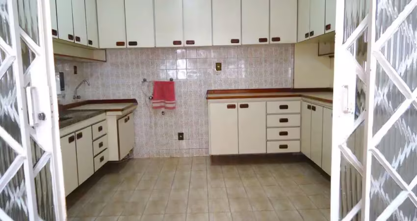 Casa comercial com 3 salas para alugar na Rua Francisca de Paula, 130, Vila Carrão, São Paulo