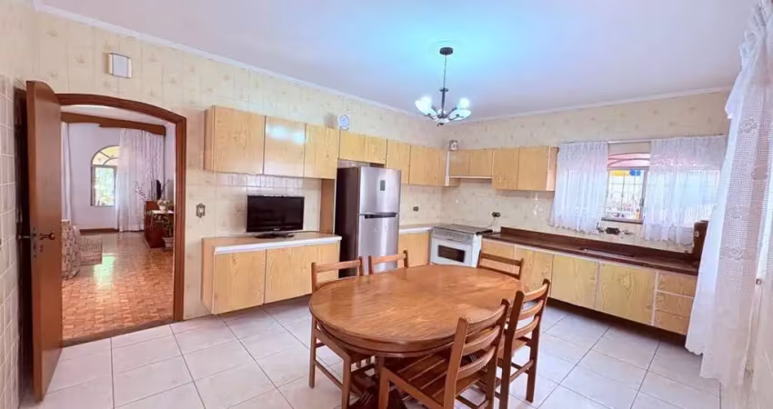 Casa térrea de esquina sem escadas: 3 dormitórios (1 suíte) 233m² - vila carrão