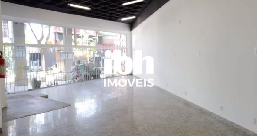 Loja à venda com 120m², copa, 1 banheiro, 2 vagas de garagem na savassi.