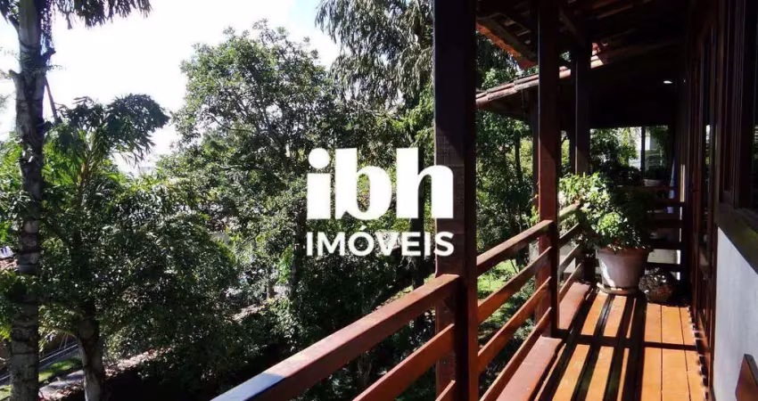 Casa de alto padrão à venda – 600 m² | 7 quartos | 5 suítes | 7 banheiros | 3 varandas | 5 vagas – belvedere