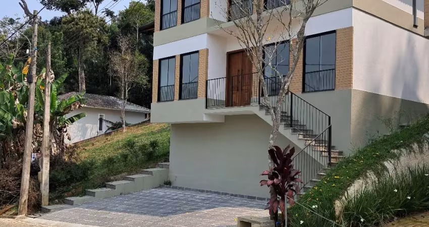 Casa 4 quartos,  condomínio parque das rosas, vargem grande, teresópolis rj
