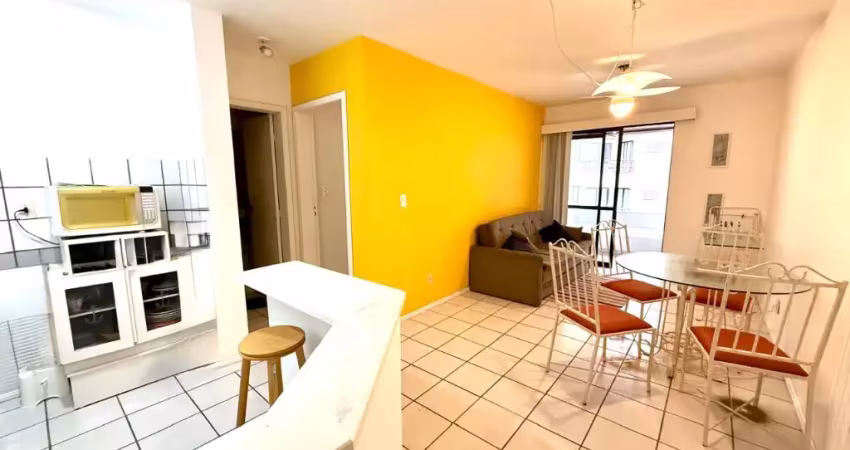 Apartamento 1 dormitório com escritura em condomínio fechado, a poucos passos do mar nos ingleses