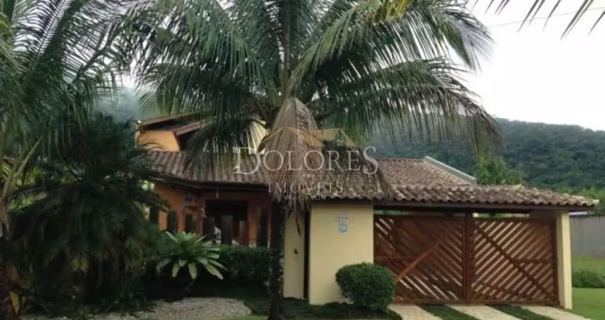 Casa com 4 dormitórios sendo 1 suíte no condomínio mar verde