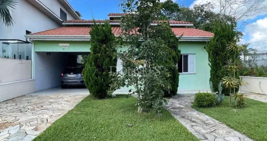 Bela casa térrea com 3 suítes e fundo para reserva no condomínio aruã ecopark em mogi das cruzes.
