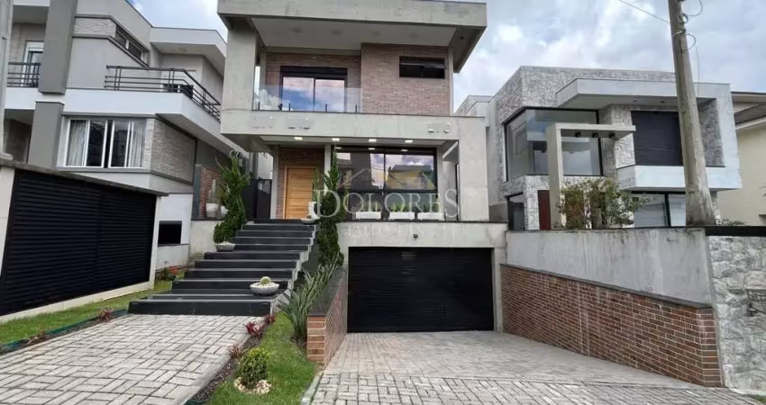 Bela casa com 4 suítes sendo a master com closet e banheira