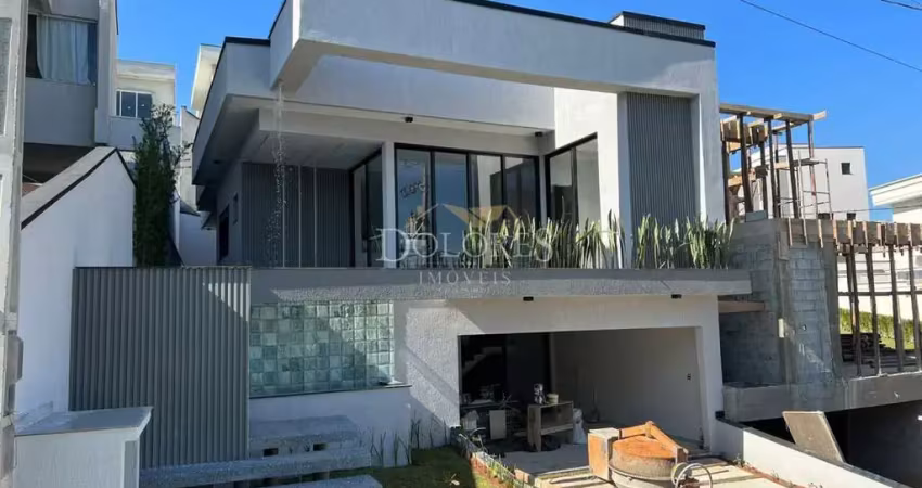 Linda casa em fase final de construção com 3 suítes
