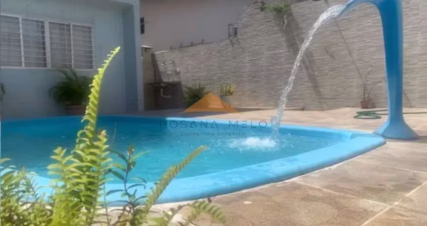 Espaço, segurança e lazer completo: casa duplex com piscina e 226m² de conforto total!