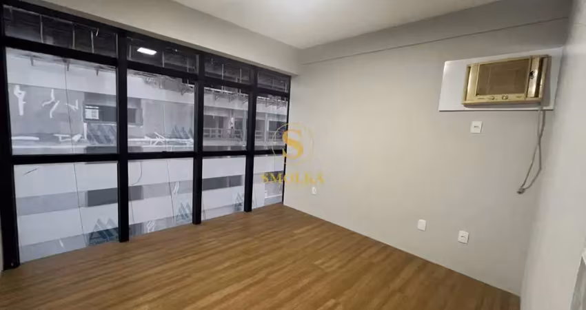 Sala comercial com 3 salas para alugar na Rua Adhemar da Silva, Kobrasol, São José