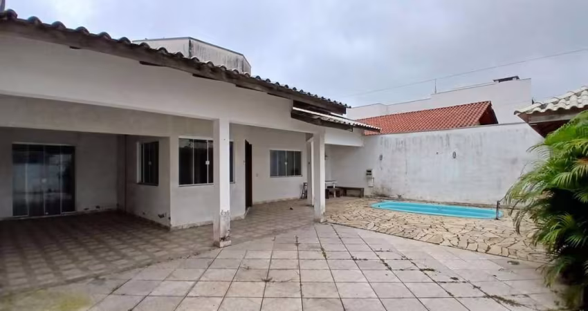 Casa para Venda em Barra Velha, Centro, 3 dormitórios, 1 suíte, 3 banheiros, 3 vagas