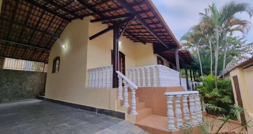 Casa com 3 quartos para alugar na Santa Amélia, Belo Horizonte 