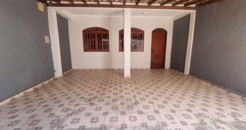 Casa com 3 quartos para alugar na Santa Mônica, Belo Horizonte 