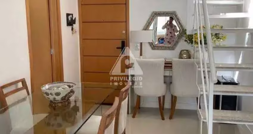 Linda cobertura duplex com 3 quartos no cond maui - pontal oceânico