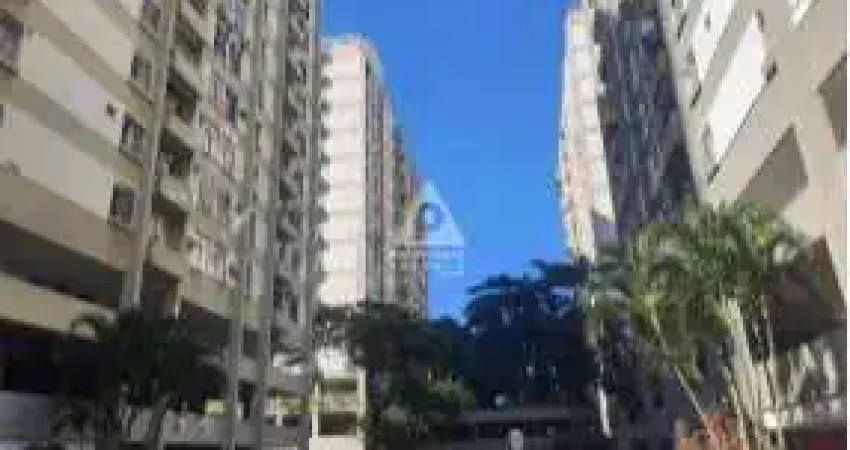 Apartamento 3 quartos em condomínio fechado na praça seca