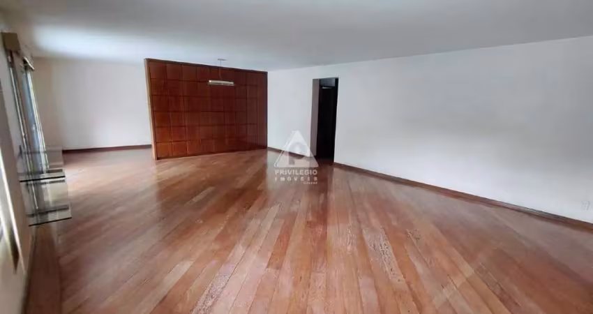 Espaçoso apartamento com 5 quartos (3 suítes), 3 vagas e varanda – jardim oceânico, barra da tijuca