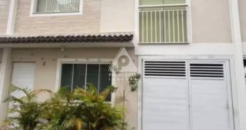 Conforto e requinte! casa triplex com 3 quartos, 4 banheiros e área gourmet privativa
