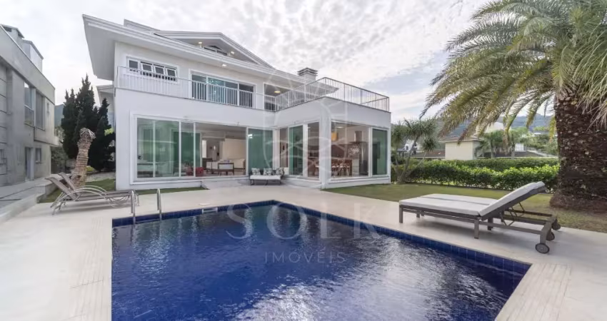 Casa no condomínio vivendas do atlântico em balneário camboriú