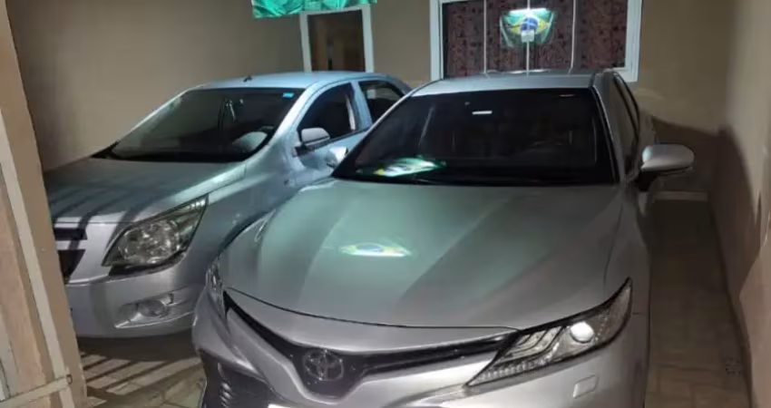 Casa aconchegante com 2 dormitórios e garagem para 2 carros no nova caçapava