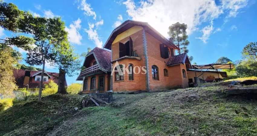 Imóvel com vista panorâmica para montanha - região afastada e muito tranquila. repleta de natureza ao seu redor!
