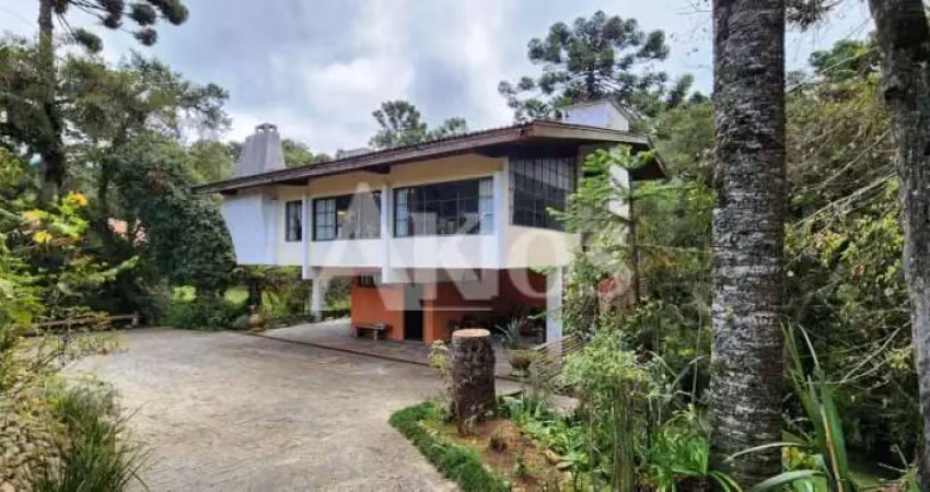 Casa no morro do elefante - total contato com a natureza e ao lado do capivari...