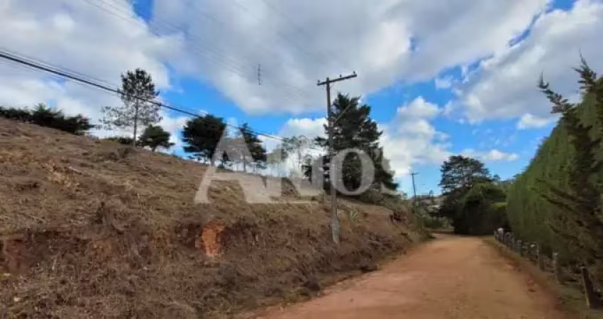 Terreno à venda na Vila Mantiqueira, Campos do Jordão 