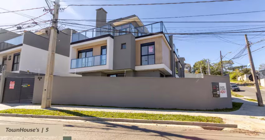 Amplo sobrado triplex de esquina com jardim, 3 quartos, suíte master, 2 demi-suítes, 2 vagas no pilarzinho