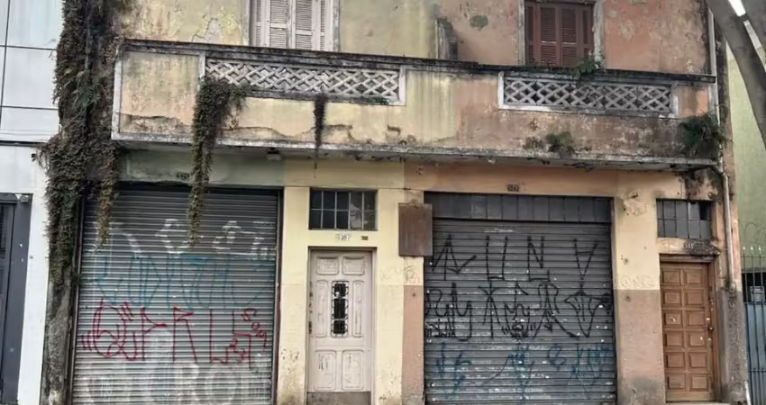 Prédio com 10x 35, com dois salões comercial, quatro dormitórios, duas cozinhas