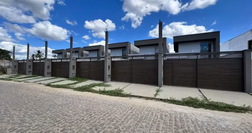 Lindas casas de 3/4 1 suíte em rua publica no bairro do sim.