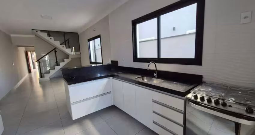 Venda: sobrado com planejados, 3 dorms, quintal amplo e preparação para ar-condicionado e boiler – no centro de indaiatuba
