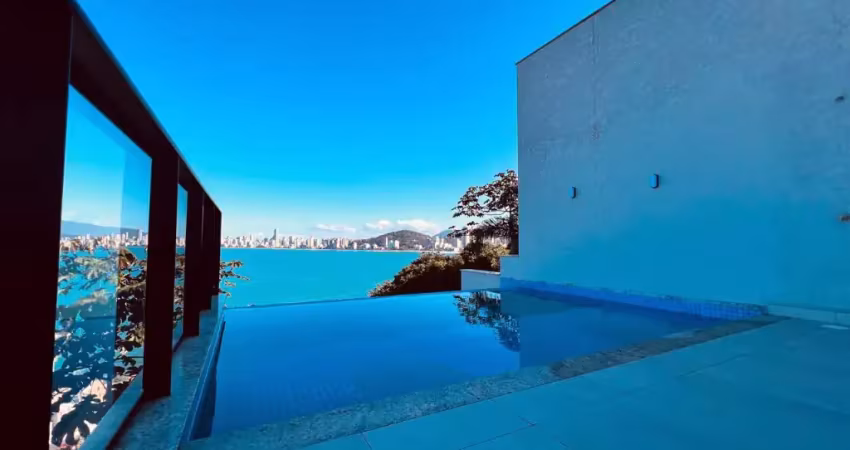 Casa de frente para o mar em itapema canto da praia nova com pscina