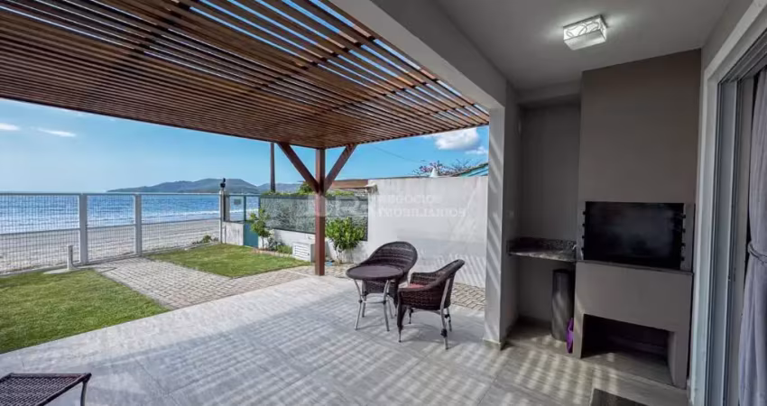 A legitma casa pé na areia em porto belo 3 suites mobiliada 1 vaga