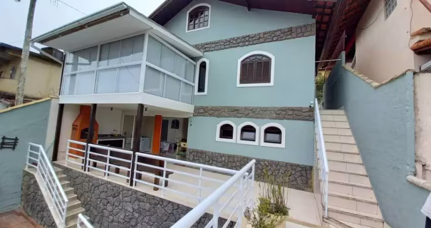Vende-se está casa    localizado no catarcione – nova friburgo - rj